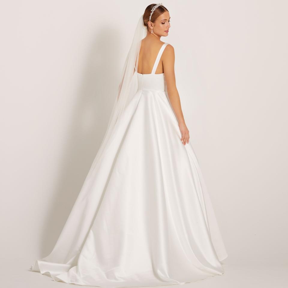 Clean Chic Brautkleid mit breiten Trägern