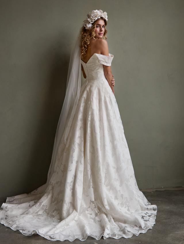 Passions by LILLY Bridalgown in Floral Organdy Brocade