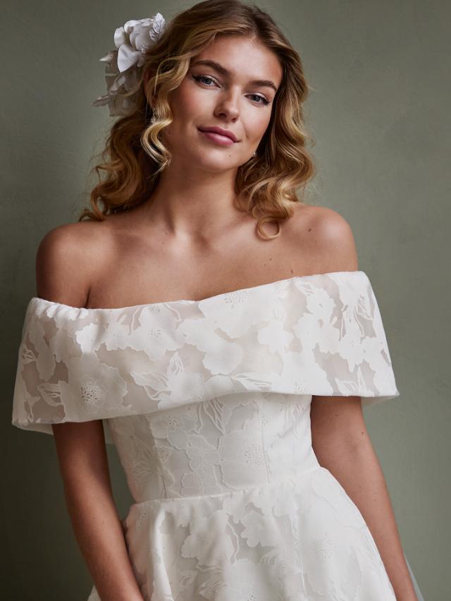 Passions by LILLY Bridalgown in Floral Organdy Brocade