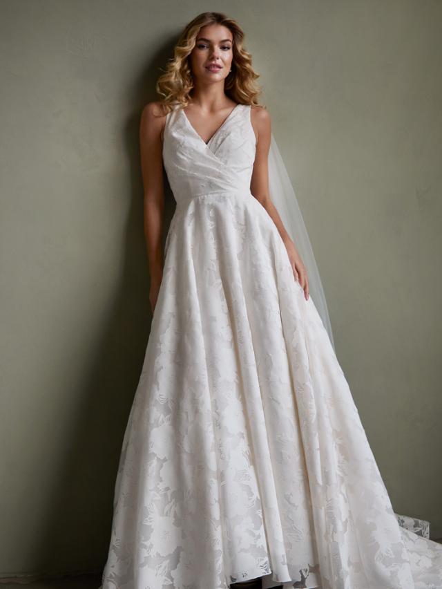 Passions by LILLY Bridalgown in Floral Organdy Brocade