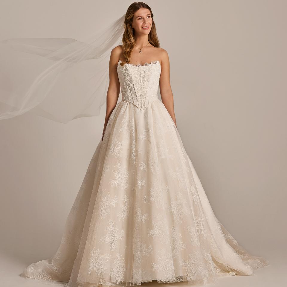 Lilly Brautkleid in edler All-Over Spitze