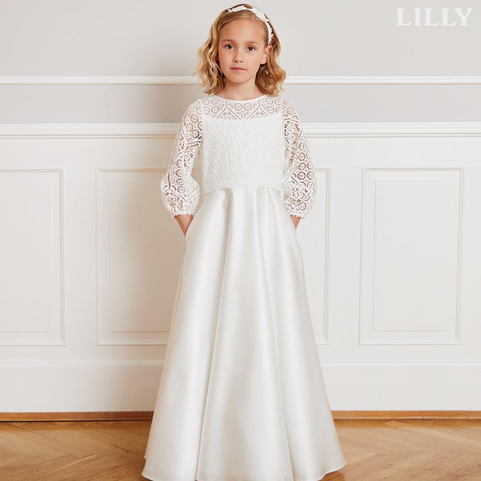 Lange, klassische Kommunionkleider sind zeitlos und besonders bei LILLY sehr beliebt.