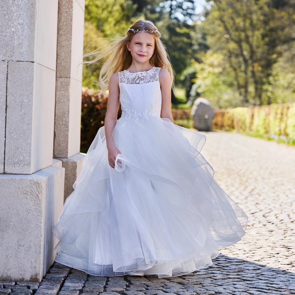 Kommunionkleid mit Stufenrock und märchenhafte Spitze